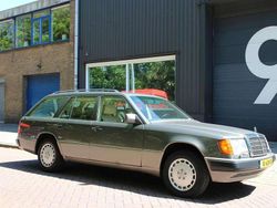 Grijs Gebruikt 1990 Mercedes E300 Stationwagen | € 17.950