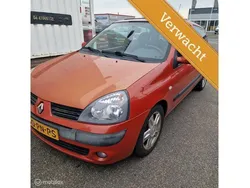 Oranje Gebruikt 2004 Renault Clio II Dynamique Hatchback | € 899 (Goede deal)