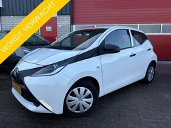Wit Gebruikt 2017 Toyota Aygo Hatchback | € 7.444 (Eerlijke prijs)
