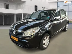 Zwart Gebruikt 2011 Dacia Sandero Lauréate Hatchback | € 1.800 (Goede deal)