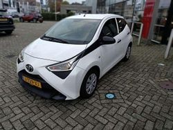 Wit Gebruikt 2020 Toyota Aygo Hatchback | € 9.351 (Eerlijke prijs)