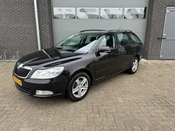 Zwart Gebruikt 2011 Skoda Octavia Ambition Stationwagen | € 3.500 (Eerlijke prijs)