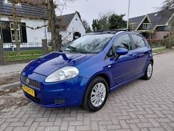 Blauw (metallic) Gebruikt 2008 Fiat Grande Punto Dynamic Hatchback | € 2.749 (Eerlijke prijs)