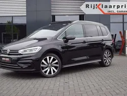 Zwart Gebruikt 2024 VW Touran R-line MPV | € 47.950