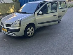 Grijs Gebruikt 2003 Renault Clio II Dynamique Hatchback | € 700 (Eerlijke prijs)