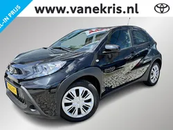 Zwart Gebruikt 2024 Toyota Aygo Play Hatchback | € 18.640 (Eerlijke prijs)