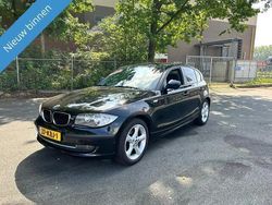 Zwart, metallic lak Gebruikt 2009 BMW 116 Hatchback | € 3.799 (Eerlijke prijs)