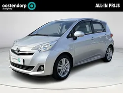 Grijs Gebruikt 2014 Toyota Verso-S MPV | € 13.950 (Iets duurder)