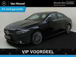 Zwart, metallic lak Gebruikt 2024 Mercedes A250 AMG line Sedan | € 38.945 (Iets duurder)