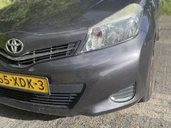 Grijs Gebruikt 2012 Toyota Yaris MPV | € 5.500