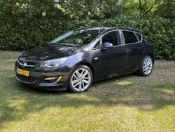 Zwart Gebruikt 2015 Opel Astra Sport Hatchback | € 12.000 (Goede deal)