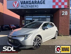 Grijs, metallic lak Gebruikt 2022 Toyota Corolla Hatchback | € 21.945 (Eerlijke prijs)