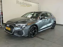 Grijs Gebruikt 2022 Audi A3 Sportback S-Line Hatchback | € 27.600 (Eerlijke prijs)