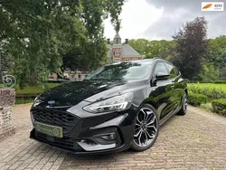 Zwart Gebruikt 2019 Ford Focus ST-Line Stationwagen | € 12.444 (Eerlijke prijs)