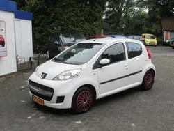 Wit Gebruikt 2010 Peugeot 107 Urban Move Hatchback | € 2.495 (Eerlijke prijs)