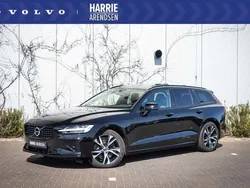 Zwart Gebruikt 2022 Volvo V60 Plus Stationwagen | € 40.899 (Eerlijke prijs)
