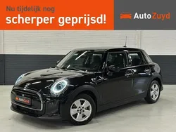 Zwart Gebruikt 2022 Mini ONE Hatchback | € 23.993