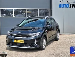 Zwart Gebruikt 2021 Kia Stonic Comfort SUV | € 14.950 (Eerlijke prijs)