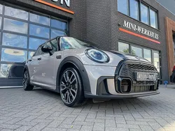 Grijs, metallic lak Gebruikt 2022 Mini John Cooper Works Hatchback | € 34.950 (Eerlijke prijs)