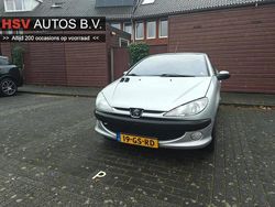 Grijs, metallic lak Gebruikt 2001 Peugeot 206 CC Cabriolet | € 1.650 (Eerlijke prijs)