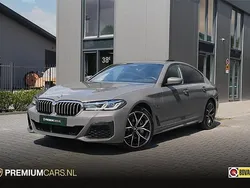 Grijs, metallic lak Gebruikt 2022 BMW 545e Comfort Edition Sedan | € 49.950