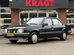Blauw Gebruikt 1986 Opel Ascona S Sedan | € 3.500