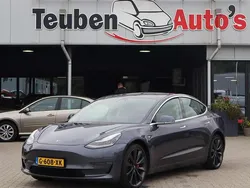 Grijs Gebruikt 2019 Tesla Model 3 Performance Sedan | € 19.985 (Eerlijke prijs)