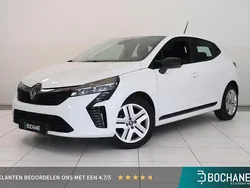 Wit Gebruikt 2024 Renault Clio V Evolution Hatchback | € 19.045 (Eerlijke prijs)