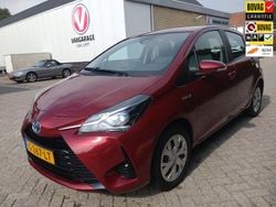 Rood Gebruikt 2019 Toyota Yaris Hybrid Active Hatchback | € 15.950 (Eerlijke prijs)
