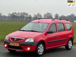 Rood Gebruikt 2008 Dacia Logan MCV Lauréate MPV | € 2.799 (Goede deal)
