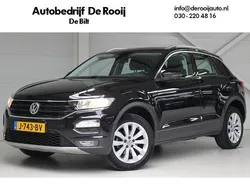 Zwart, metallic lak Gebruikt 2020 VW T-Roc Business SUV | € 17.950 (Eerlijke prijs)
