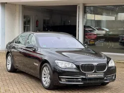 Zwart, metallic lak Gebruikt 2012 BMW 740 Executive Sedan | € 17.990