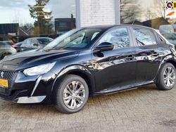 Zwart Gebruikt 2021 Peugeot e-208 Active Hatchback | € 16.095 (Eerlijke prijs)
