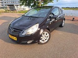 Gebruikt 2010 Opel Corsa Selection Sedan | € 3.000 (Goede deal)