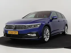 Blauw Gebruikt 2023 VW Passat Pro Stationwagen | € 32.950 (Eerlijke prijs)