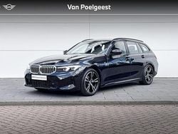 Saphirschwarz metallic (zwart metallic) Gebruikt 2024 BMW 318 Shadowline Stationwagen | € 43.900 (Goede deal)