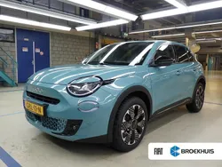 Blauw, metallic lak Gebruikt 2024 Fiat 600 La Prima SUV | € 28.900 (Eerlijke prijs)
