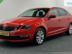 Rood Gebruikt 2019 Skoda Octavia Business Line Hatchback | € 14.000 (Goede deal)