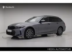Skyscraper grey metallic (grijs metallic) Gebruikt 2024 BMW 330e Comfort Edition Stationwagen | € 59.895 (Duur)