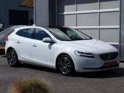 Wit Gebruikt 2016 Volvo V40 Stationwagen | € 11.950 (Eerlijke prijs)