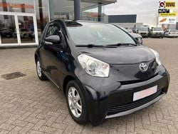 Zwart, metallic lak Gebruikt 2010 Toyota iQ Edition Hatchback | € 4.940 (Eerlijke prijs)
