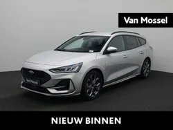 Grijs, metallic lak Gebruikt 2023 Ford Focus ST-Line Stationwagen | € 26.945 (Eerlijke prijs)