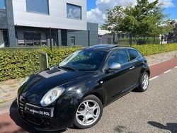 Zwart, metallic lak Gebruikt 2013 Alfa Romeo MiTo Distinctive Hatchback | € 7.995 (Eerlijke prijs)