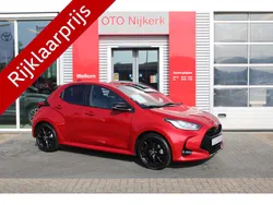 Rood Gebruikt 2023 Toyota Yaris Hybrid Executive Hatchback | € 26.900 (Iets duurder)
