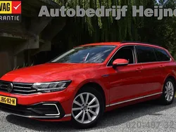Rood, metallic lak Gebruikt 2021 VW Passat Business Stationwagen | € 22.445 (Goede deal)