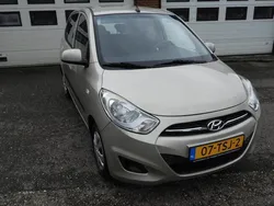 Beige, metallic lak Gebruikt 2012 Hyundai i10 Hatchback | € 3.950 (Eerlijke prijs)