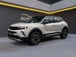 Wit, metallic lak Gebruikt 2023 Opel Mokka Elegance SUV | € 23.950 (Eerlijke prijs)