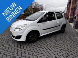 Wit Gebruikt 2009 Renault Twingo Authentique Hatchback | € 2.849 (Eerlijke prijs)
