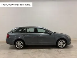 Grijs, metallic lak Gebruikt 2018 Skoda Octavia Style Stationwagen | € 10.444 (Eerlijke prijs)