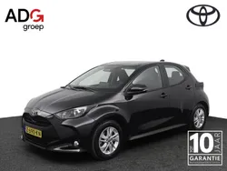 Zwart Gebruikt 2024 Toyota Yaris Hybrid Hatchback | € 23.950 (Eerlijke prijs)